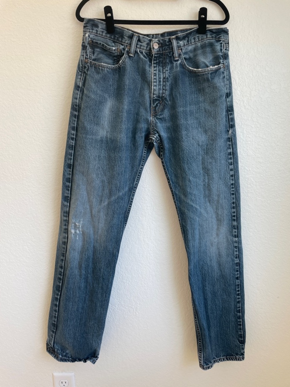 LEVI’S • 505 Straight-Leg Jeans in Dark Blue Denim • 34 x 34